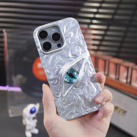 クリエイティブでパーソナライズされたデザイン、本物そっくりの悪魔の目iphone17Promaxケース