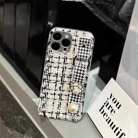 CUTECASEファッションクラシックなデザイン千鳥格子カメリアリストバンドiPhone15Promax電話ケースC5066