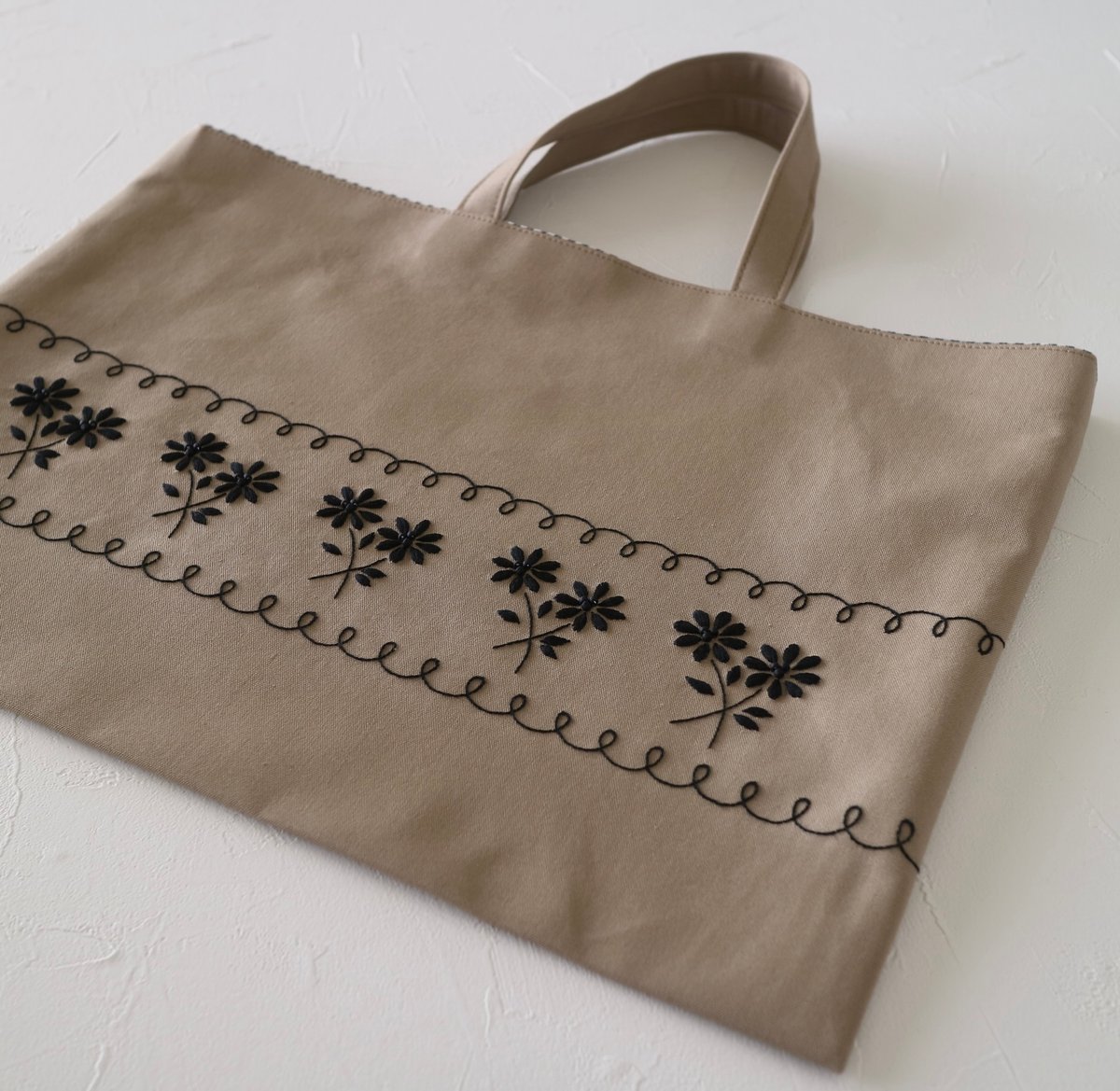レッスンバッグ・ベージュ＊花刺繍 | Coco chic