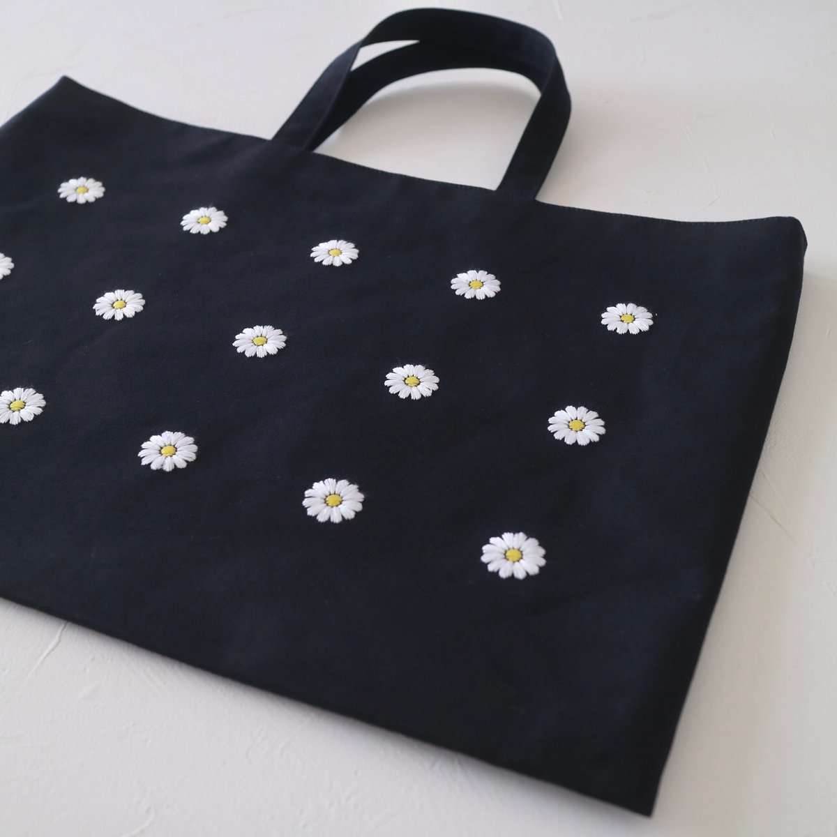 Navy label・レッスンバッグ・紺＊マーガレット刺繍 （裏地・ギンガム