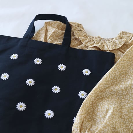 Navy label・レッスンバッグ・紺＊マーガレット刺繍  （裏地・ギンガムチェック）