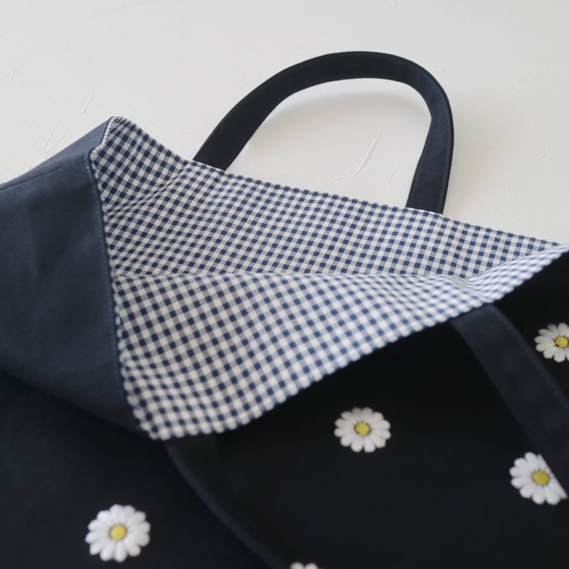 Navy label・レッスンバッグ・紺＊マーガレット刺繍 （裏地・ギンガム