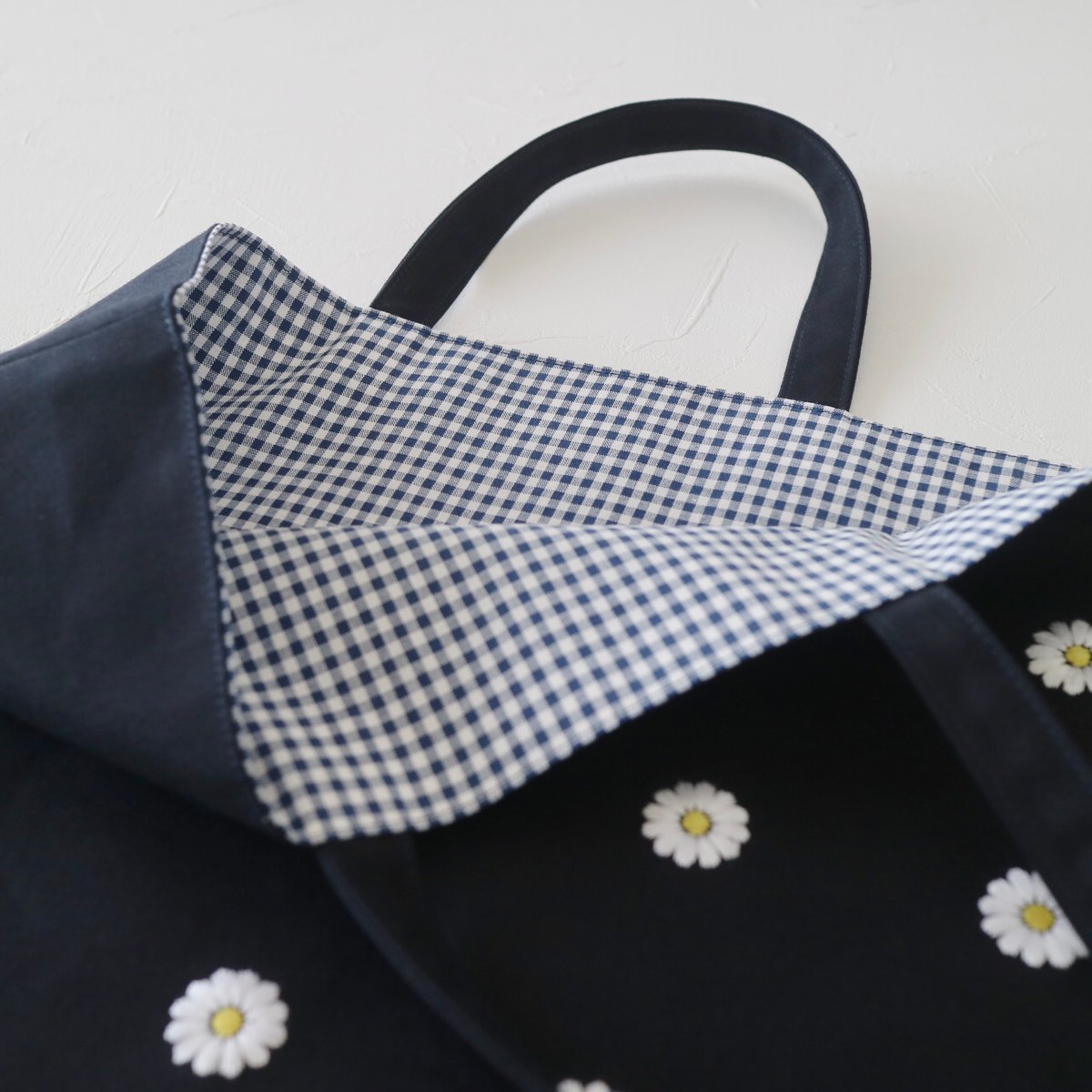 Navy label・レッスンバッグ・紺＊マーガレット刺繍 （裏地