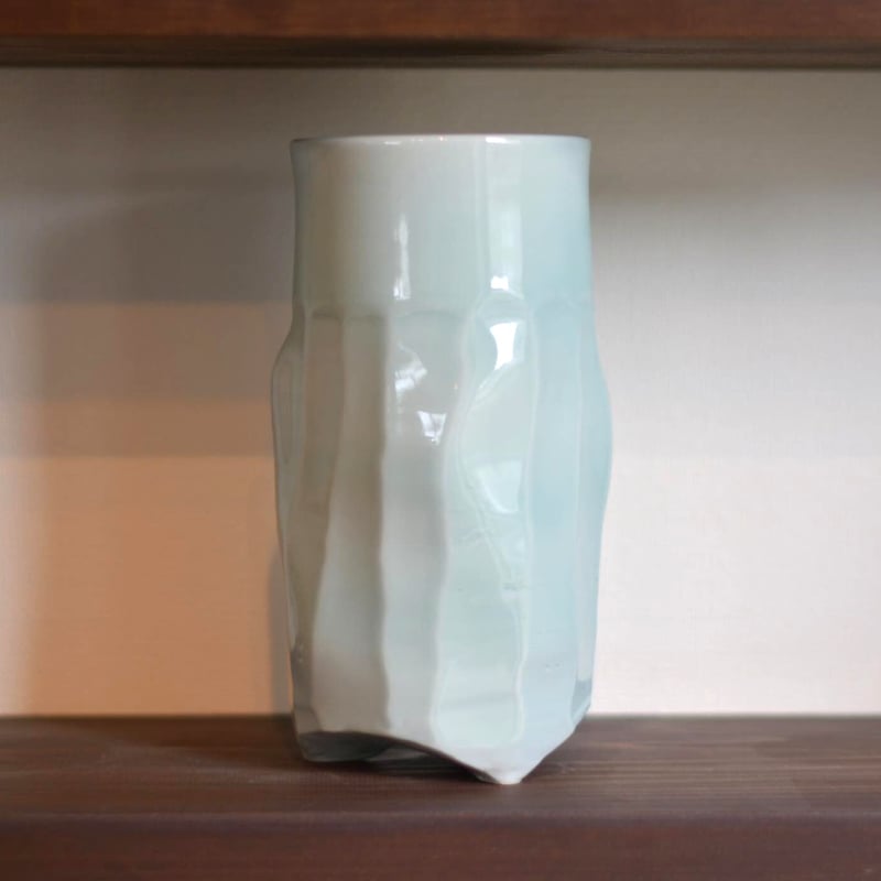 青磁の花器　魅力的なフォルム　一点物 半磁器青磁 Organic Shape 花器22 1点もの | 宇美焼｜鶴加窯