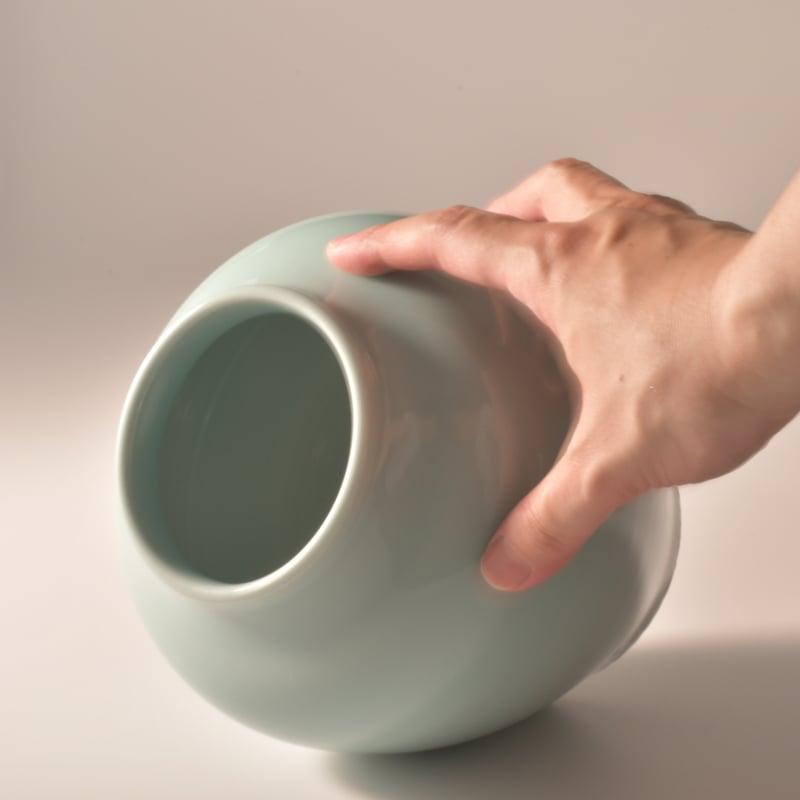 半磁器青磁花器【1点もの】 | 宇美焼｜鶴加窯