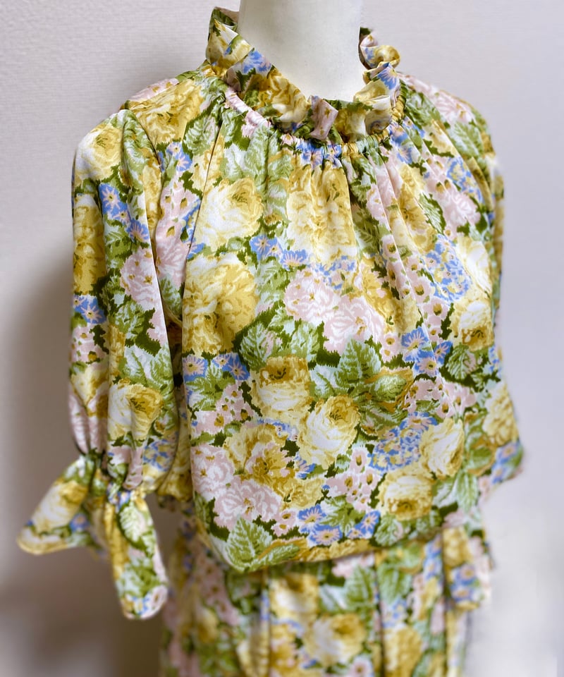 新品 フローレット フリルブラウス 花柄 橙 イエロー 小花柄フリルブラウス（シャツ & ブラウス）｜STRASBURGO OUTLET
