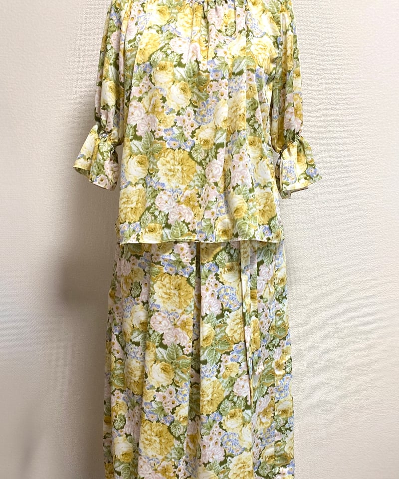 yellowpelota. レア 薔薇柄ワンピース 6y yellowpelota. レア 薔薇柄ワンピース 6y yellowpelota. レア