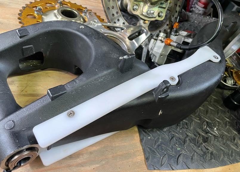 NSR250R MC28用チェーンスライダー [GR-662] | PANDORA-ONLIN