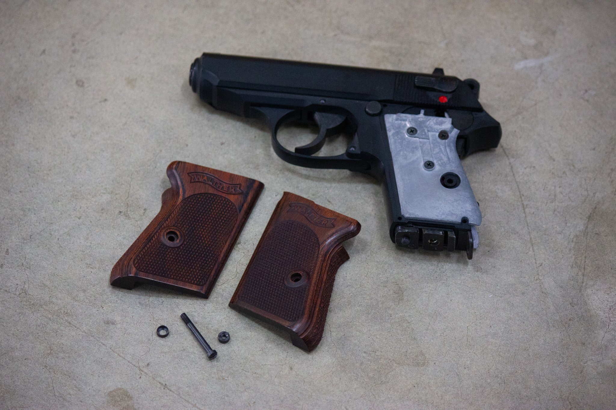 ウッドグリップ｜マルゼン製 ワルサーPPK｜チェッカー/ブラウン [AWG