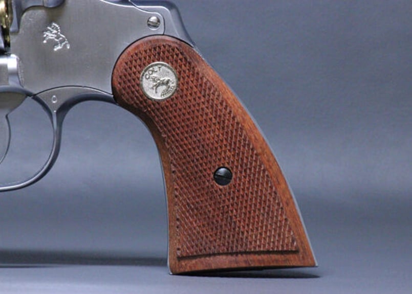 コクサイ　パイソン　ガスリボルバー 木製グリップ コクサイ パイソン モデルガン 木製グリップの装着