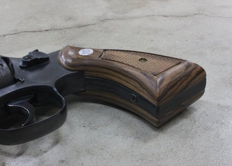 ウッドグリップ｜S&W｜M10｜K/Lフレーム”スクエアバットタイプ”用｜サービスサイズ／テーパーカット／ゼブラ