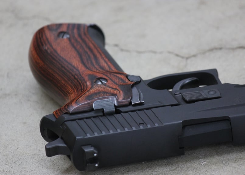ウッドグリップ｜KSC SIG P226R｜スムーズ/ブラウン [AWG-1468