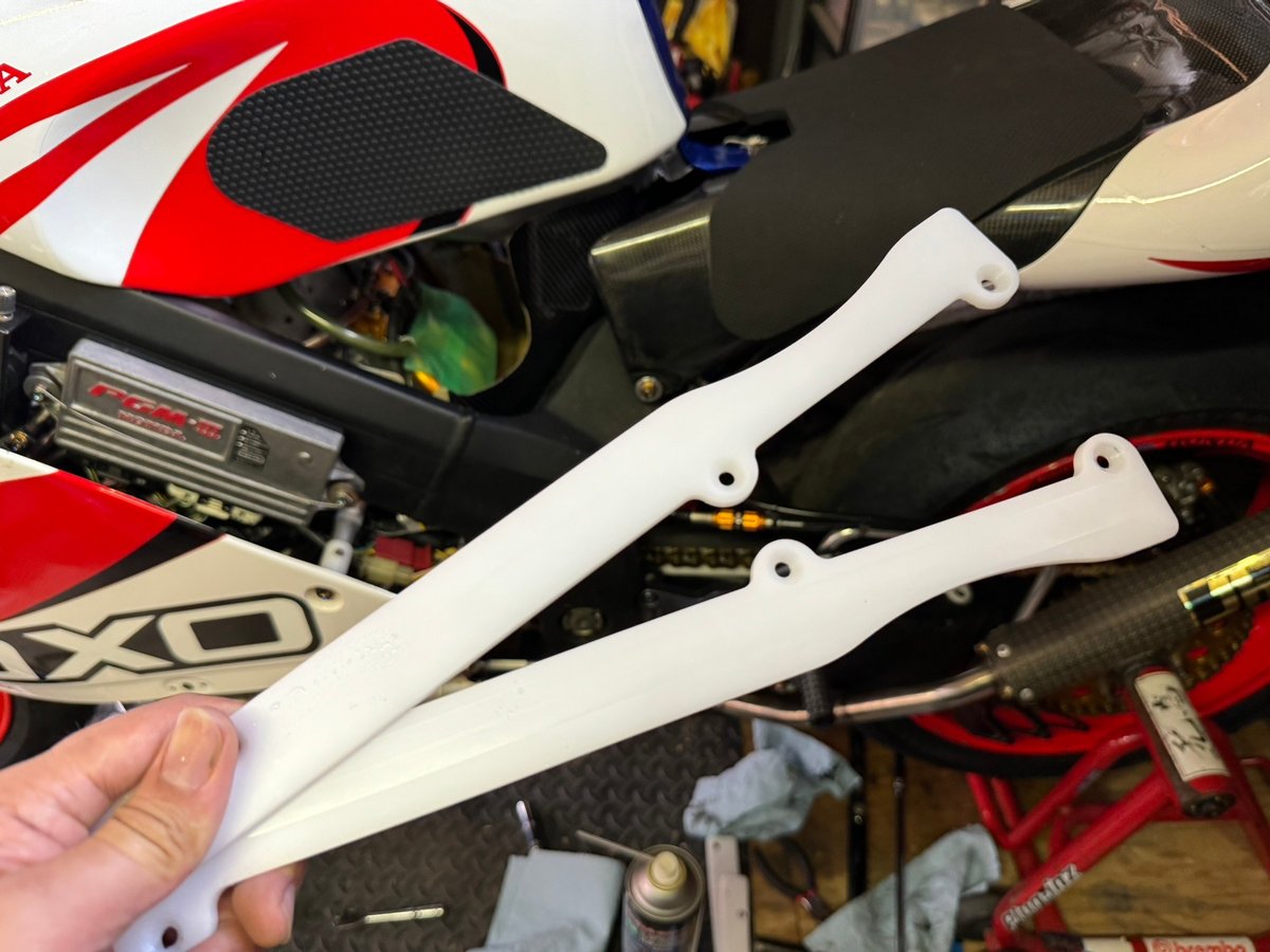 NSR250R MC28用チェーンスライダー [GR-662] | PANDORA-ONLIN