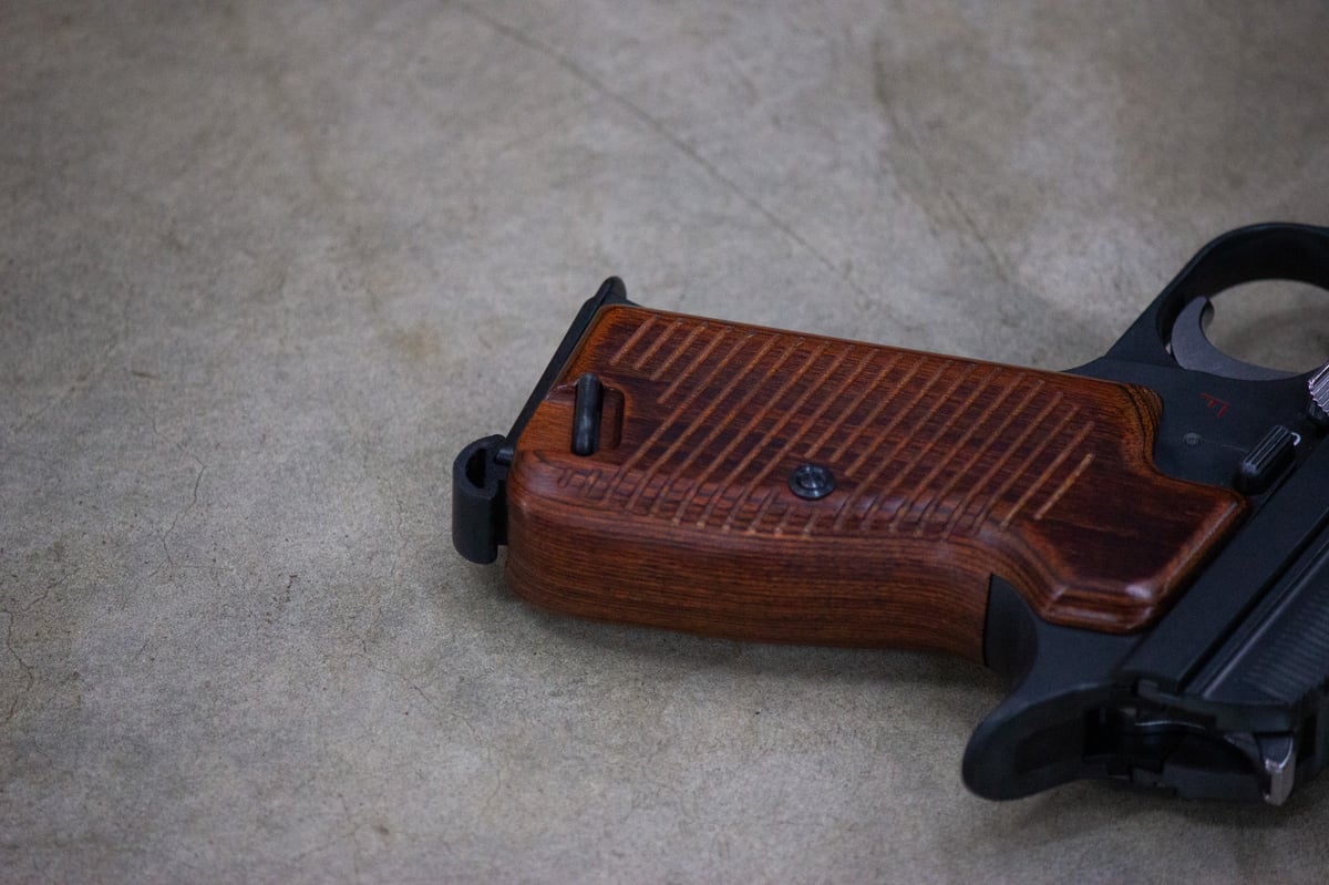ウッドグリップ｜マルシン工業製 SIG P210-6｜ブラウン [AWG-1466] | P