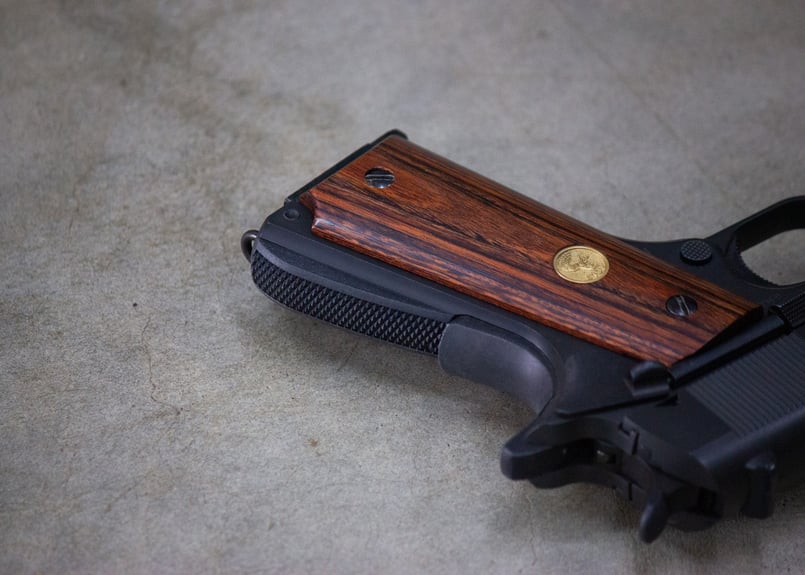 ウッドグリップ｜ガバメント/45AUTO｜メダル/ブラウン [AWG-1410