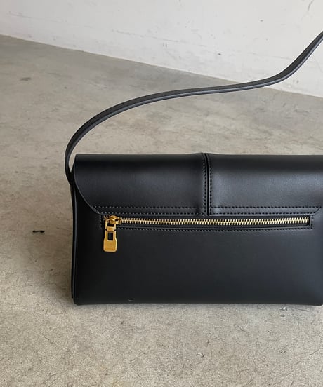 CENTER STITCH CLASSIC SHOULDER BAG