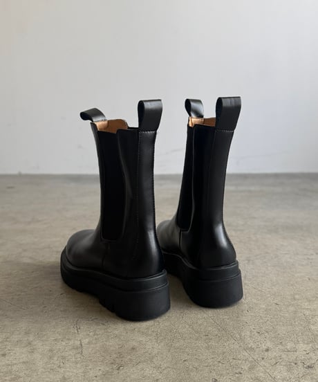 SIDE GORE CHELSEA BOOTS long