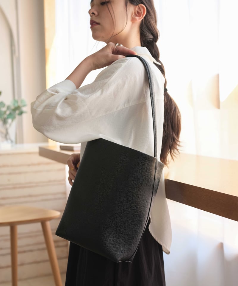 ONE HANDLE SHOULDER BAG middle | JISTORY ONE HANDLE SHOULDER BAG middle | JISTORY