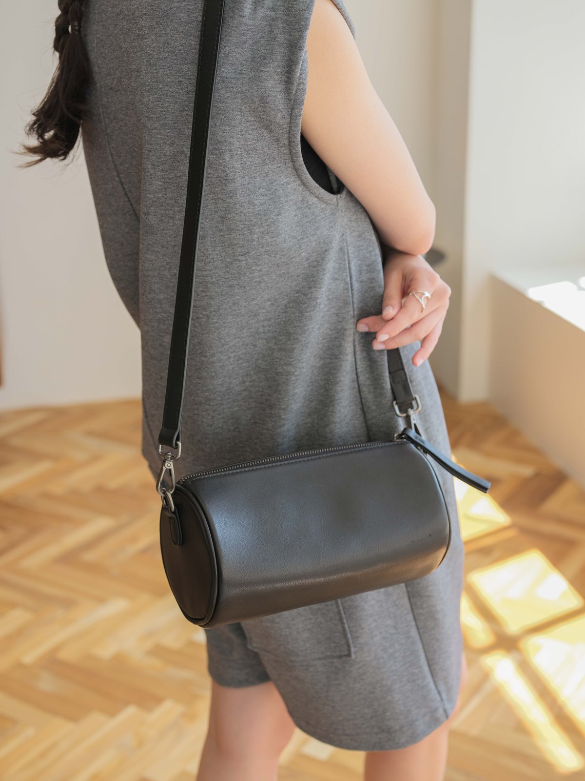 バッグ JISTORY CYLINDER SHOULDER BAG fit=scale-down,w=1200