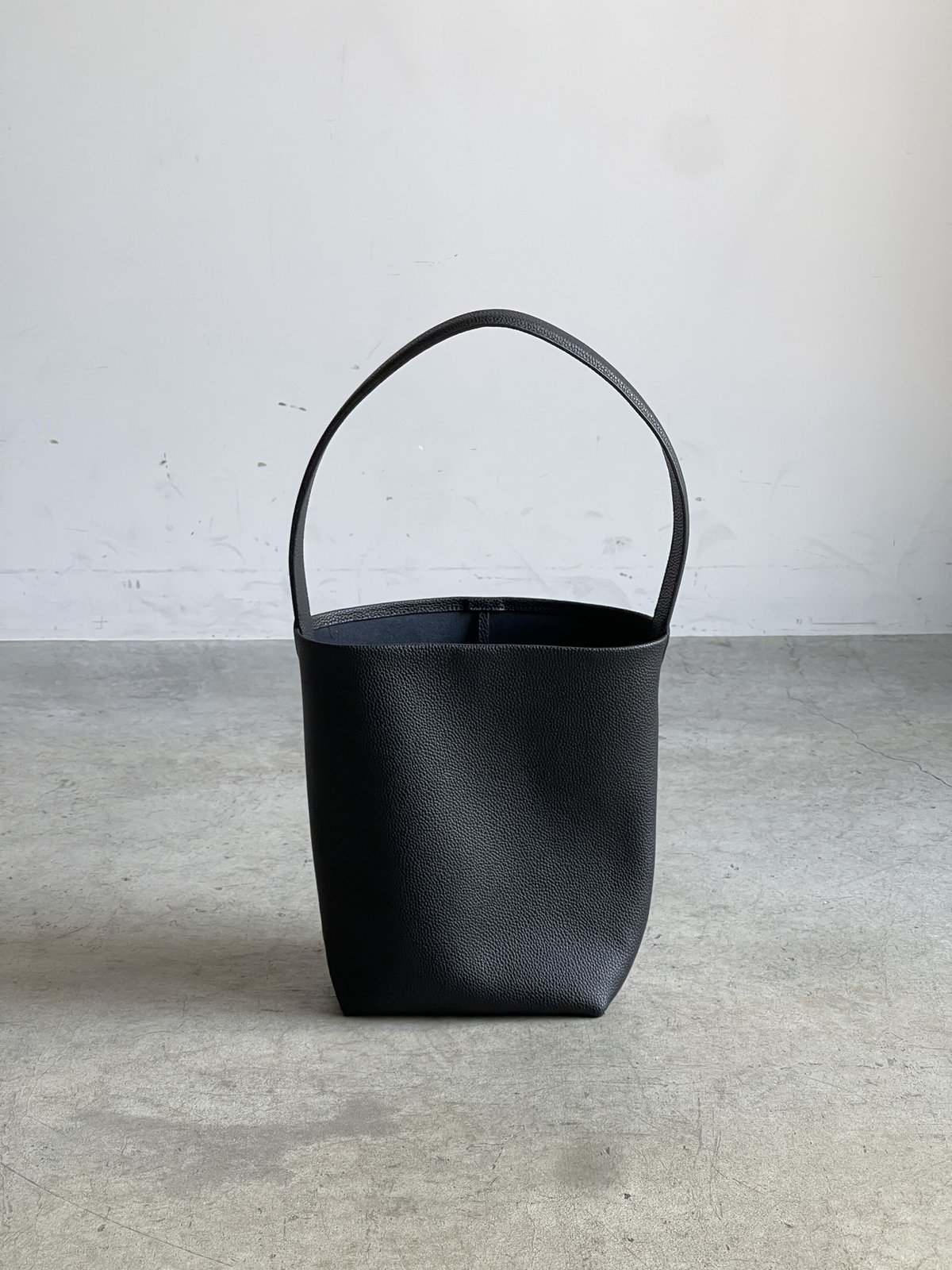 ONE HANDLE SHOULDER BAG middle | JISTORY ONE HANDLE SHOULDER BAG middle | JISTORY