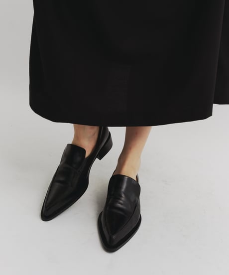 LEATHER POINTED TOE LOAFER / 2color