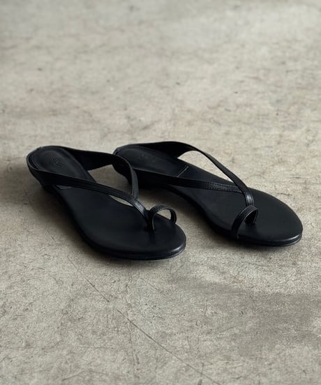 LINE STRAP SANDAL