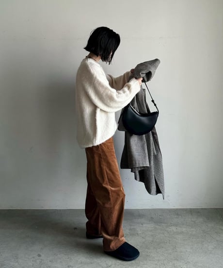 HALF MOON LEATHER SHOULDER BAG / 2color