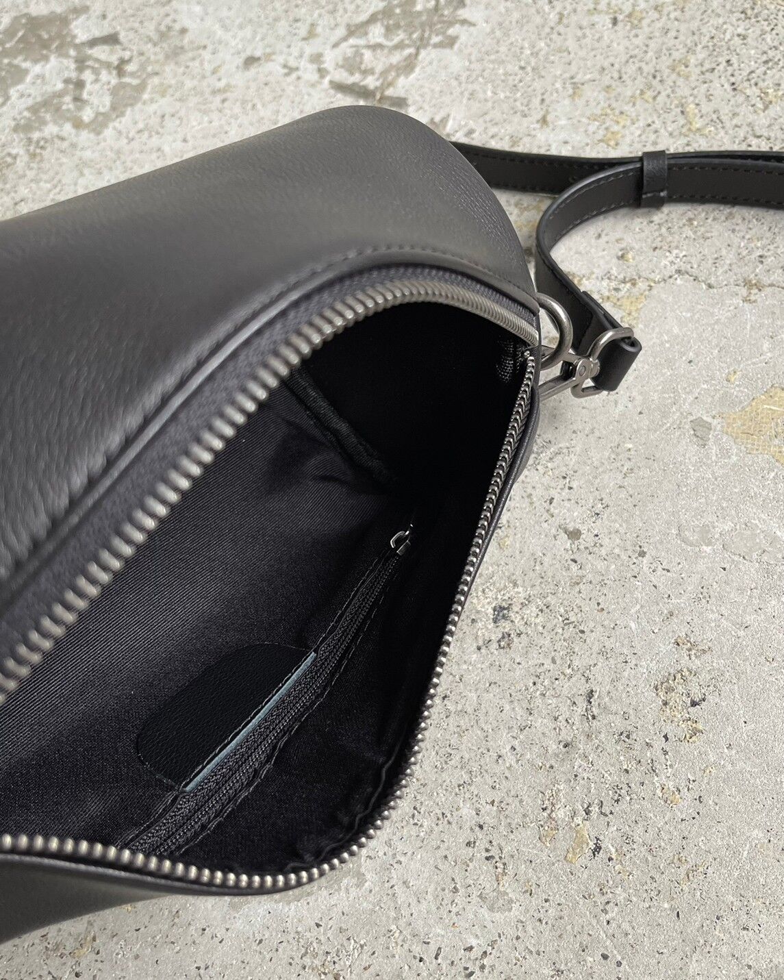 バッグ JISTORY CYLINDER SHOULDER BAG fit=scale-down,w=1200