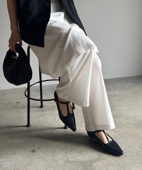 T-STRAP LOW HEEL SHOES
