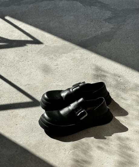 ROUND BUCKLE SHOES / 2color