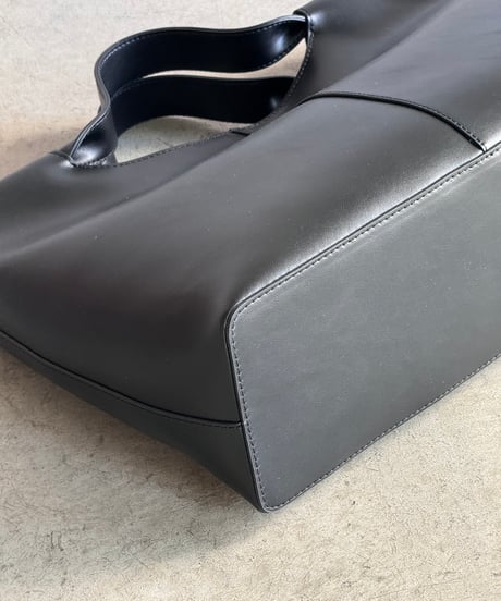 FLAT HANDLE LEATHER TOTE BAG