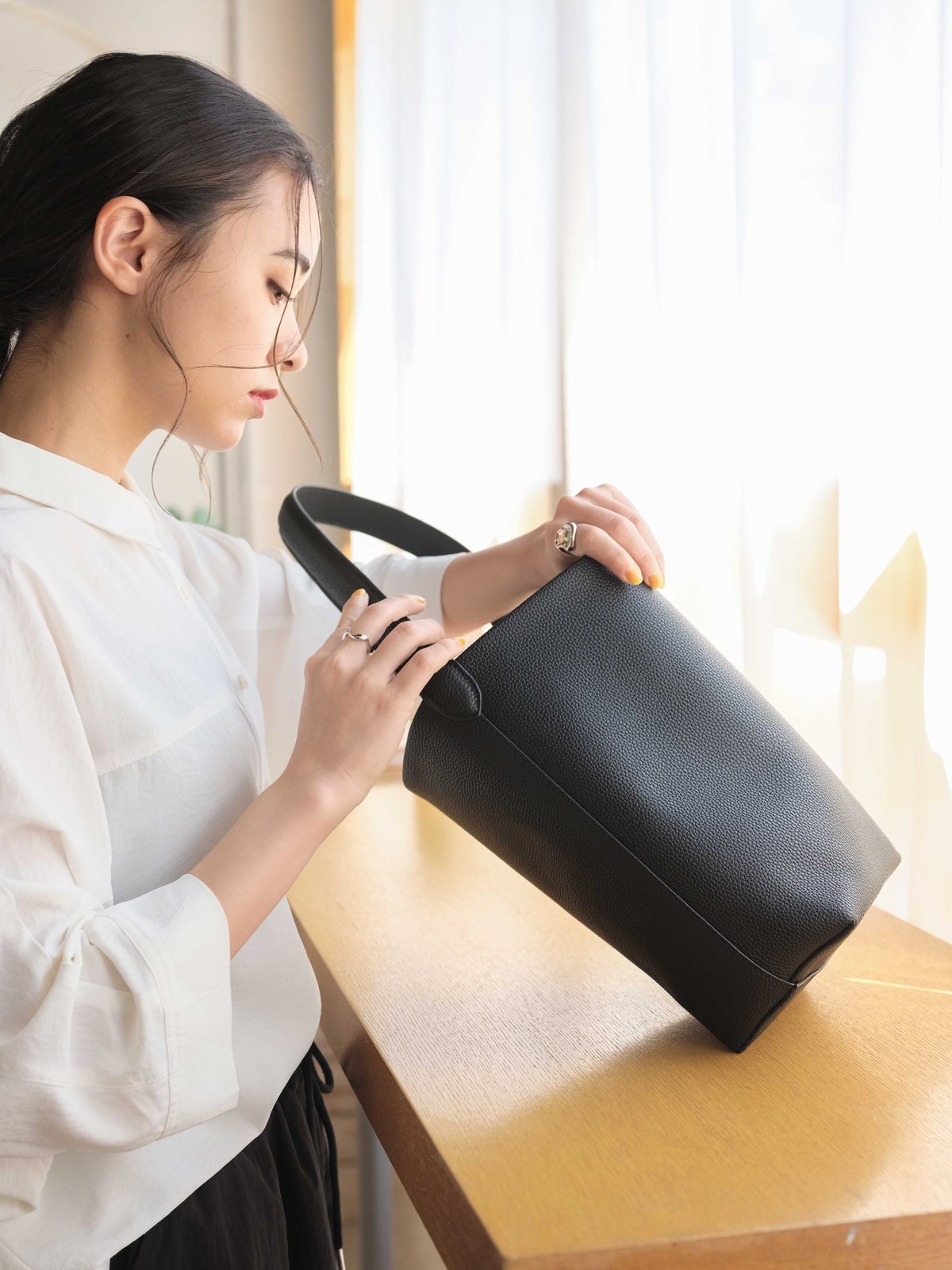 ONE HANDLE SHOULDER BAG middle | JISTORY ONE HANDLE SHOULDER BAG middle | JISTORY