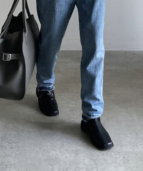 CENTER STITCH SQUARE TOE BOOTS
