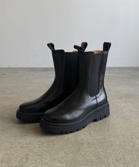 SIDE GORE CHELSEA BOOTS long