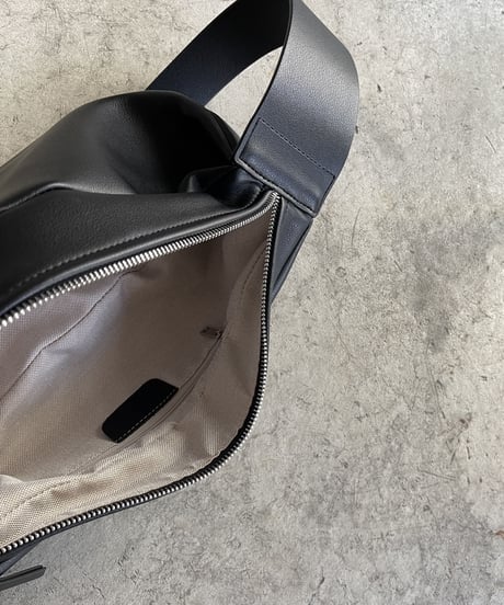 SOFT LEATHER HALF MOON BAG / 2color