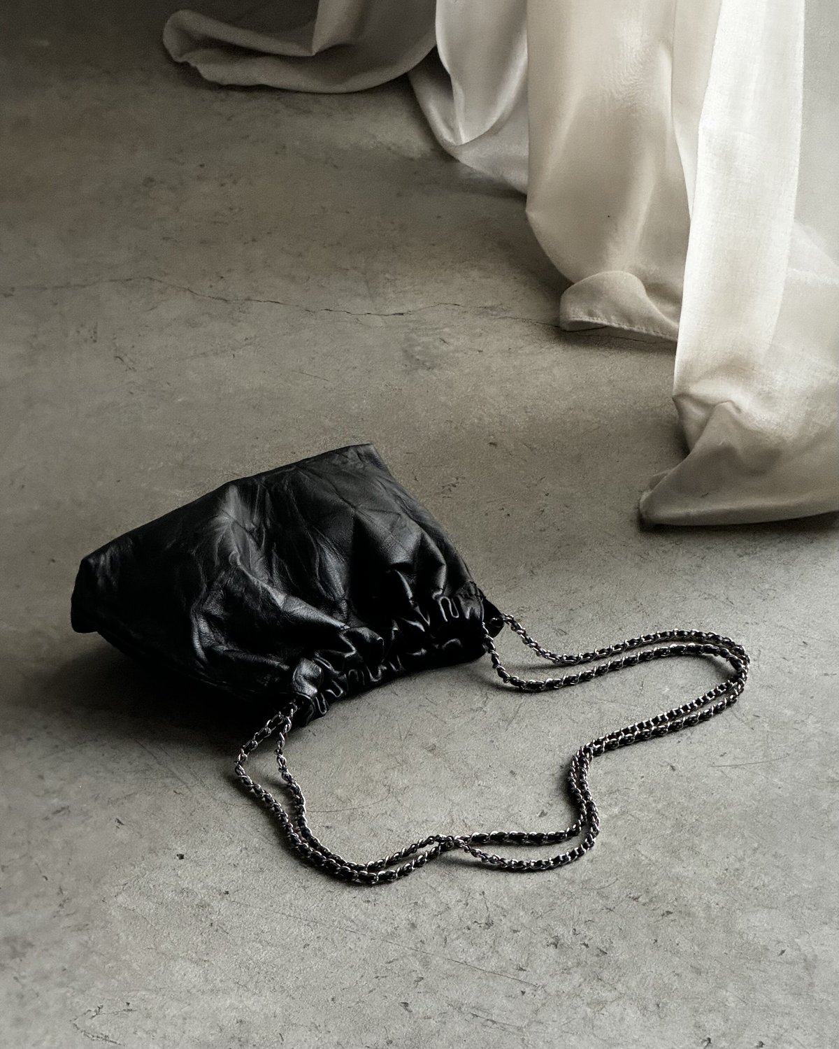 CHAIN SHOULDER WRINKLE BAG | JISTORY CHAIN SHOULDER WRINKLE BAG | JISTORY