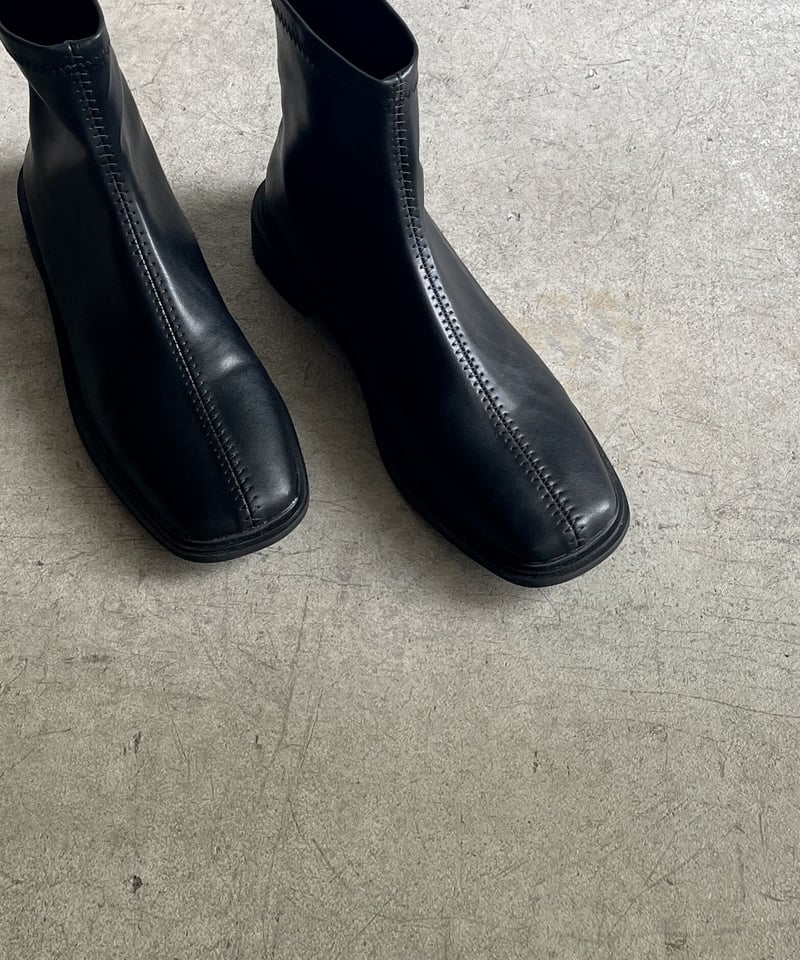 CENTER STITCH SQUARE TOE BOOTS | JISTORY