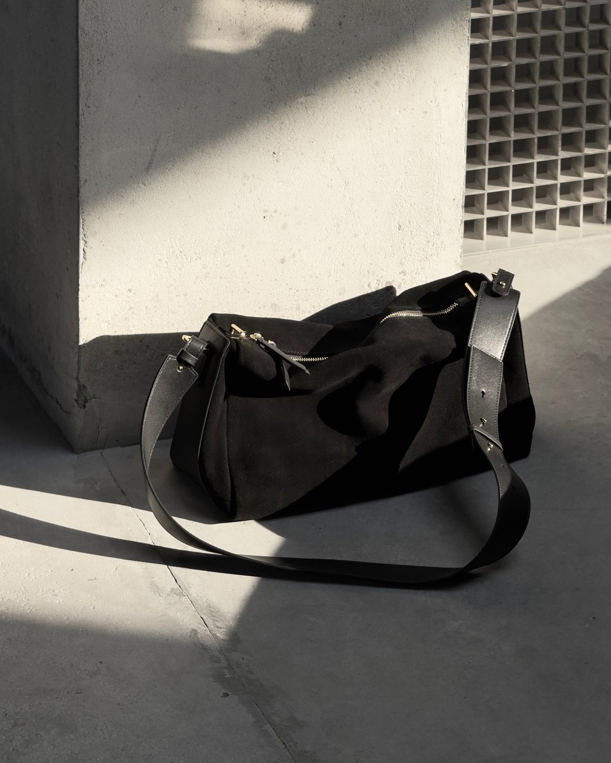 2WAY SUEDE SQUARE BAG | JISTORY