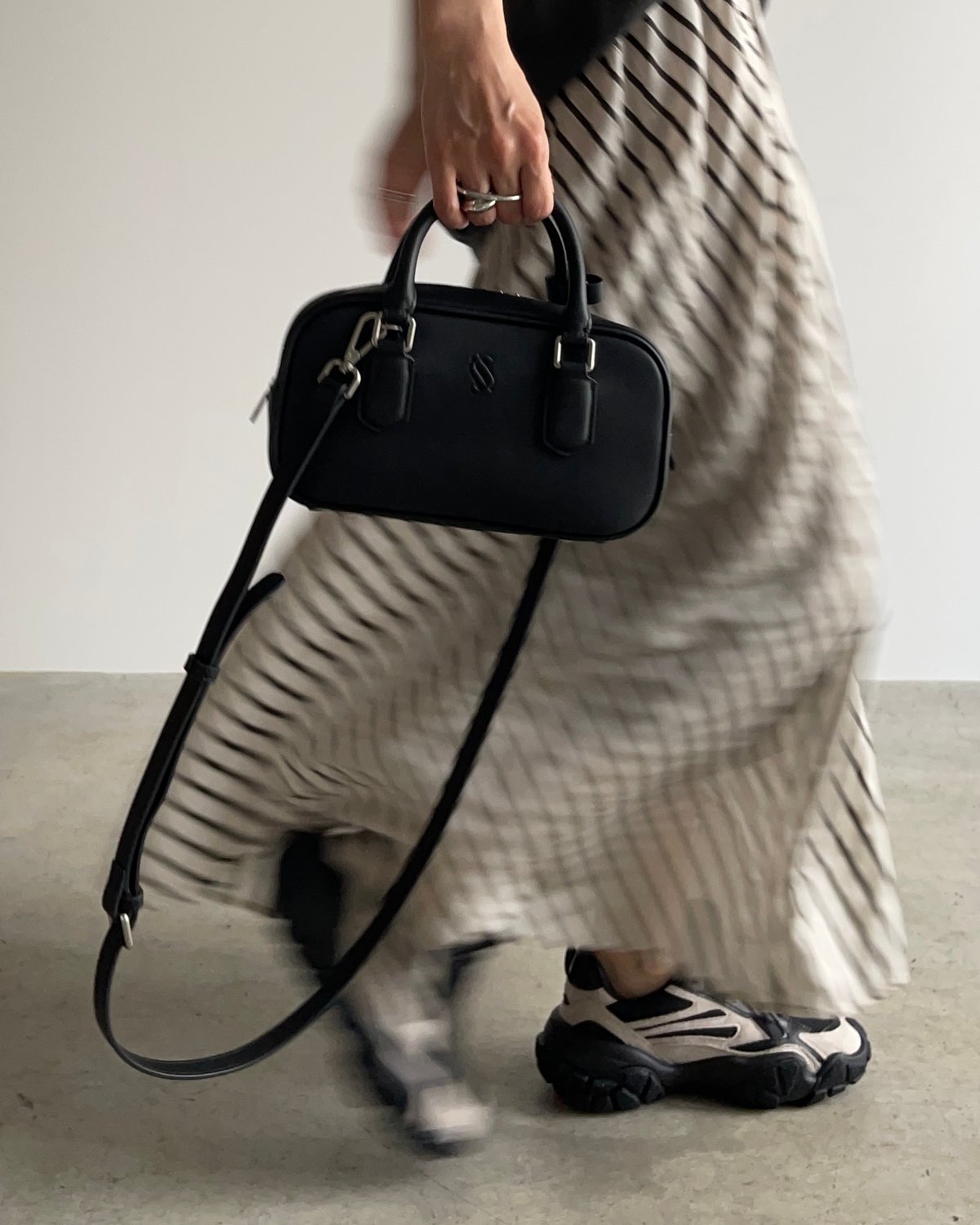 EMBOSS LOGO MINI BOSTON BAG | JISTORY EMBOSS LOGO MINI BOSTON BAG | JISTORY