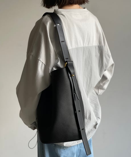 ONE HANDLE BUCKET BAG