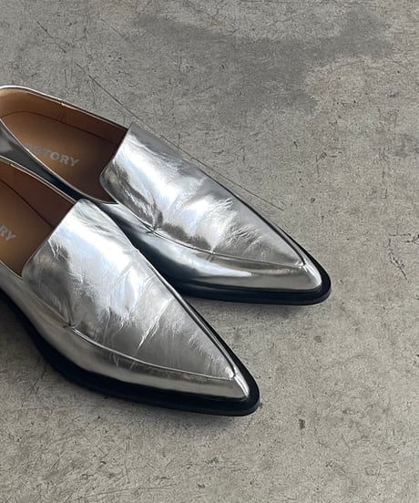 LEATHER POINTED TOE LOAFER