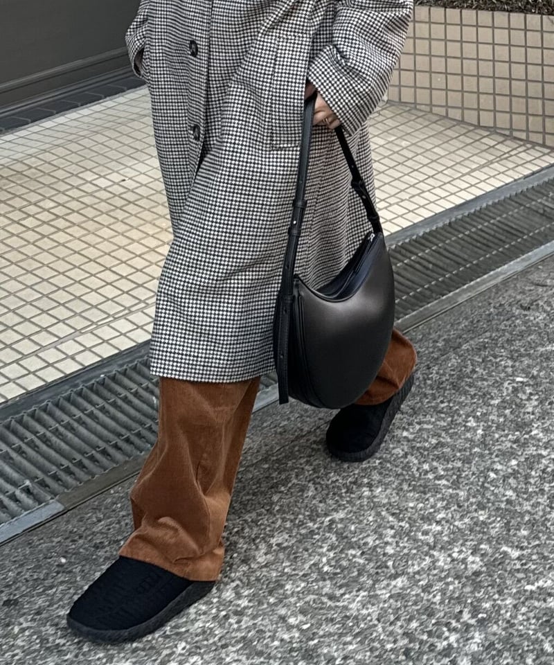 HALF MOON LEATHER SHOULDER BAG | JISTORY HALF MOON LEATHER SHOULDER BAG | JISTORY