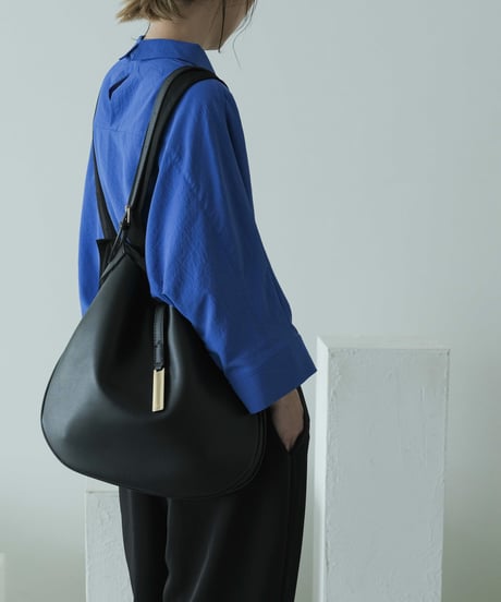 CLAMS SHOULDER BAG