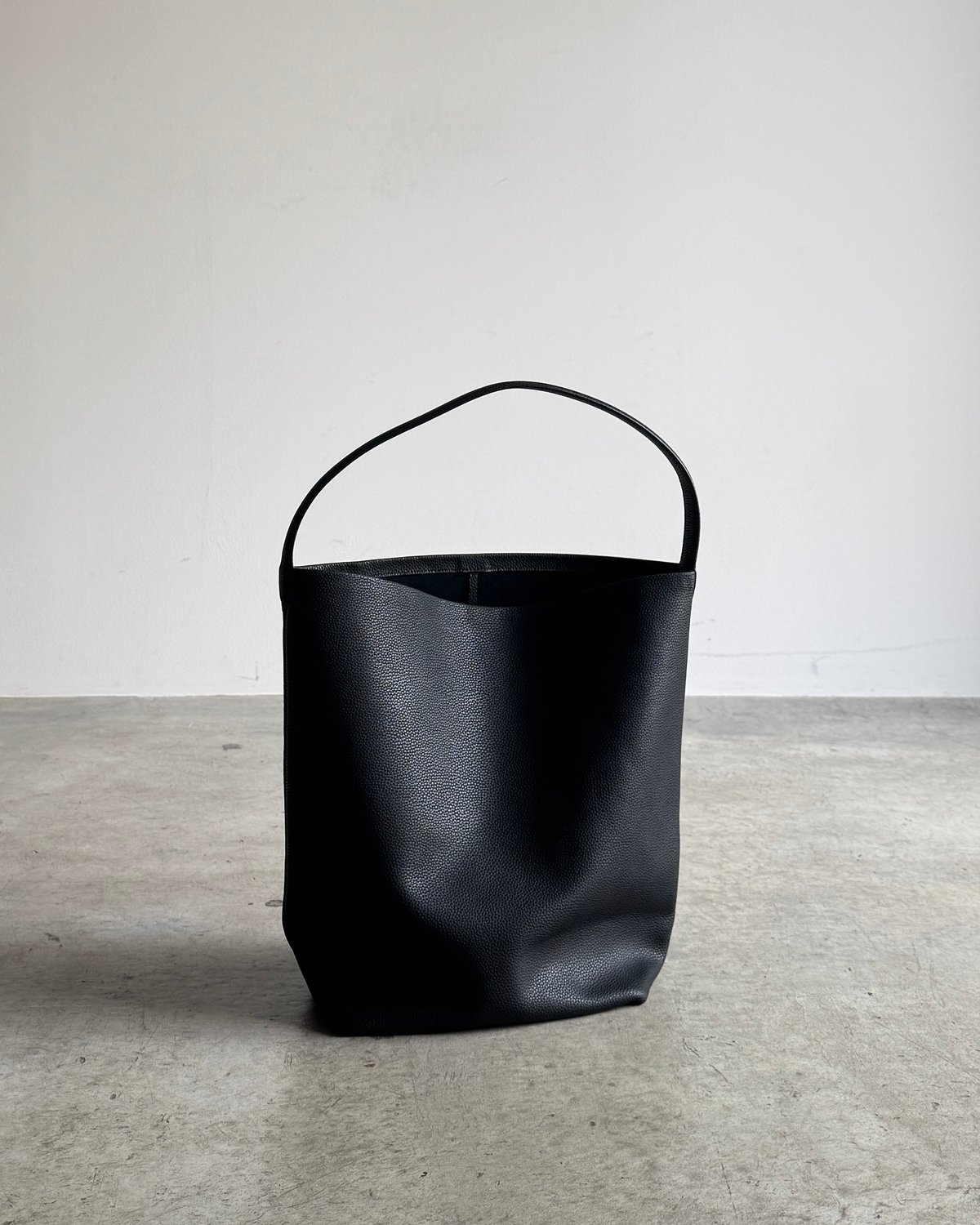 ONE HANDLE SHOULDER BAG / 3colors | JISTORY