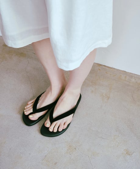 LEATHER THONG SANDALS