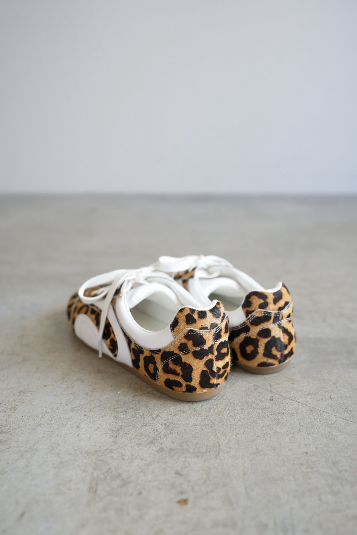 靴 kinako HARAKO ＆ LEATHER SWITCHING SNEAKERS | JISTORY