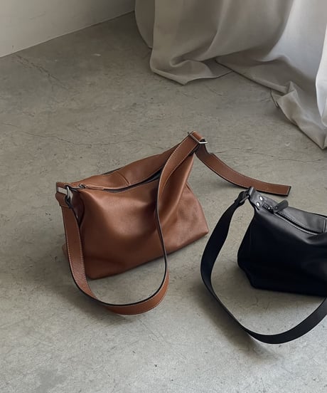 LEATHER SQUARE  SHOULDER / 2color