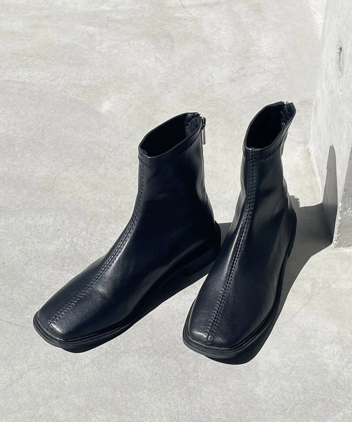 CENTER STITCH SQUARE TOE BOOTS | JISTORY