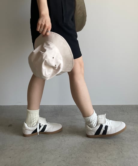 FLIP TONGUE LEATHER SNEAKERS / 2color
