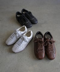 USED TOUCH SNEAKERS